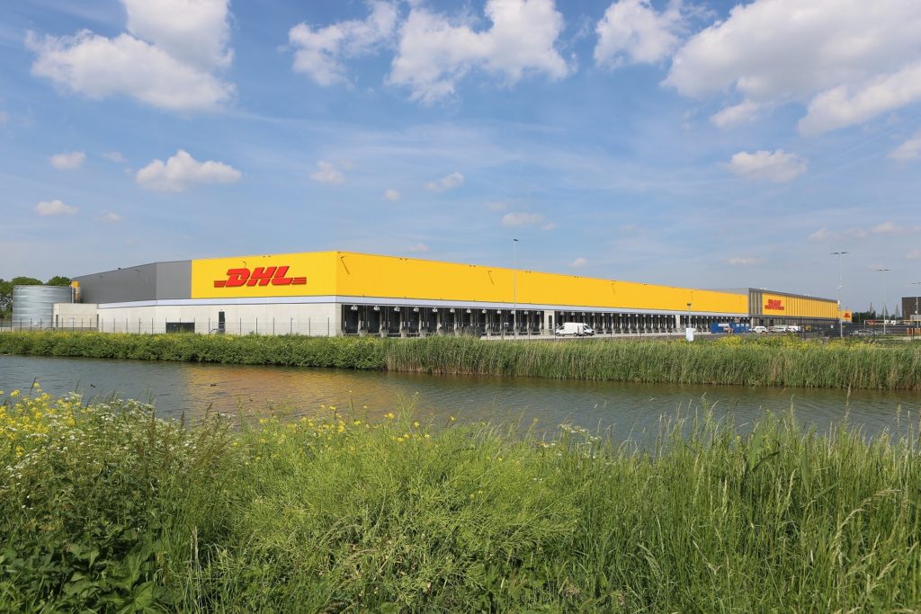 Umzäunung des DHL Paketsortierzentrum in den Benelux-Ländern.